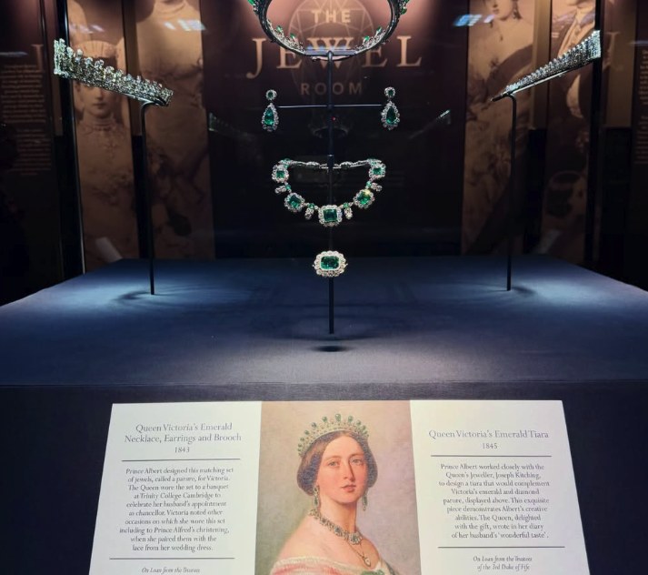 Queen Victoria's emerald tiara
and necklace in the Jewel Room display